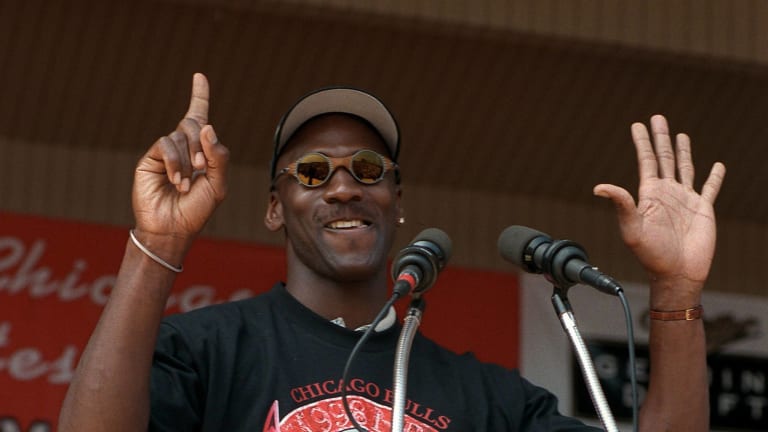 Michael Jordan encabeza la primera clase para el Anillo de Honor de los Bulls.